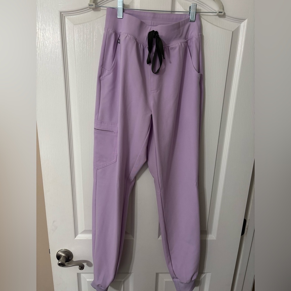 Lilac Women’s Scrub Set - Top & Jogger Pants - Picture 5 of 8